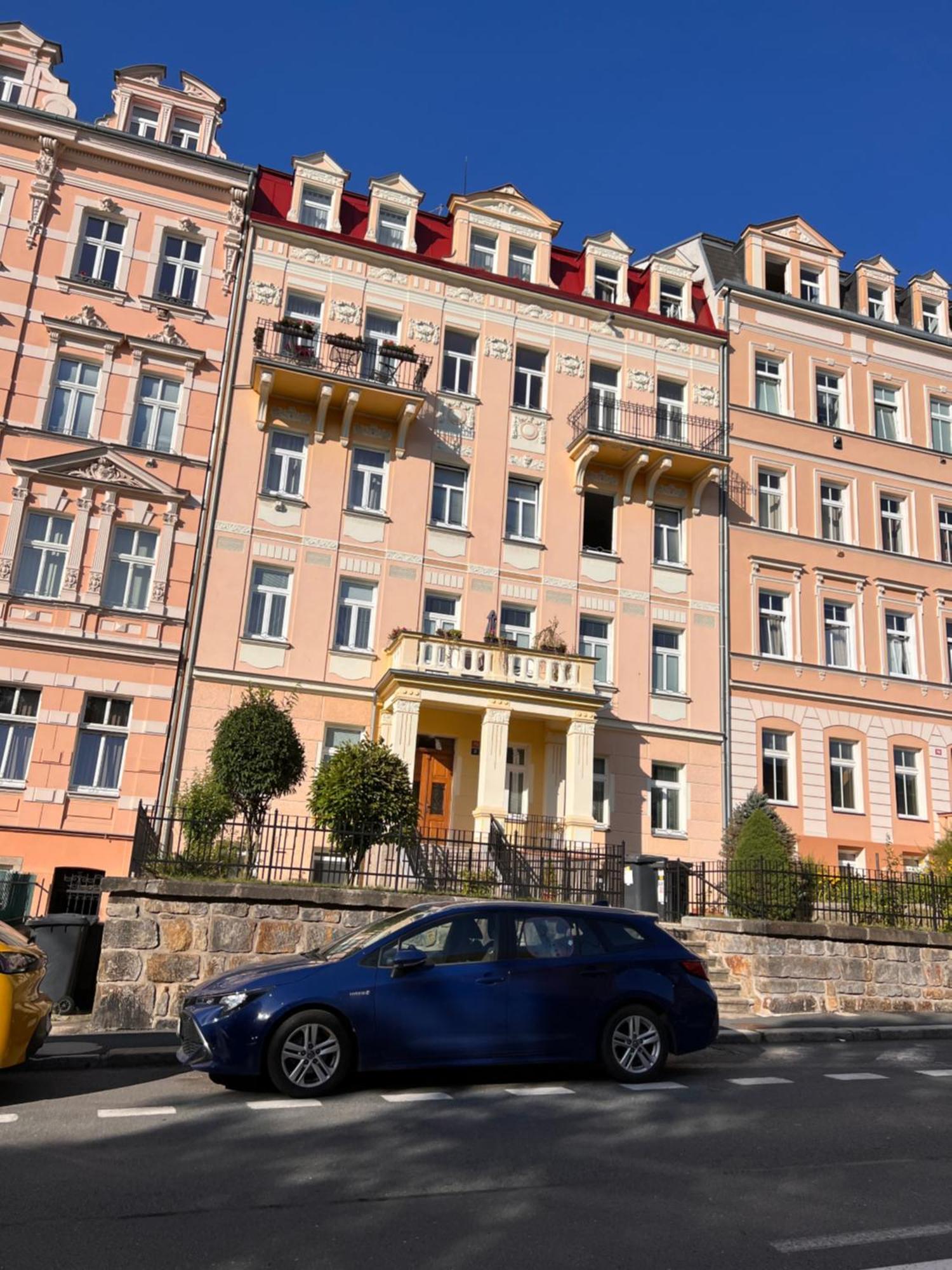 Jurincom Apartments Na Vyhlidce Karlsbad Exteriör bild